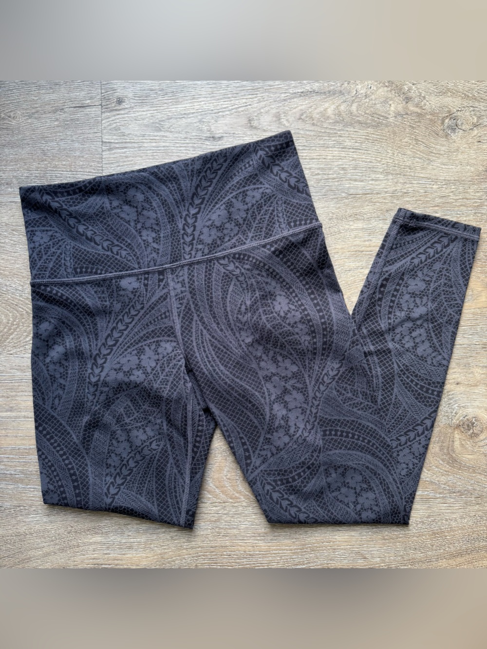 Athleta Elation Textured Gray Lace Floral Small